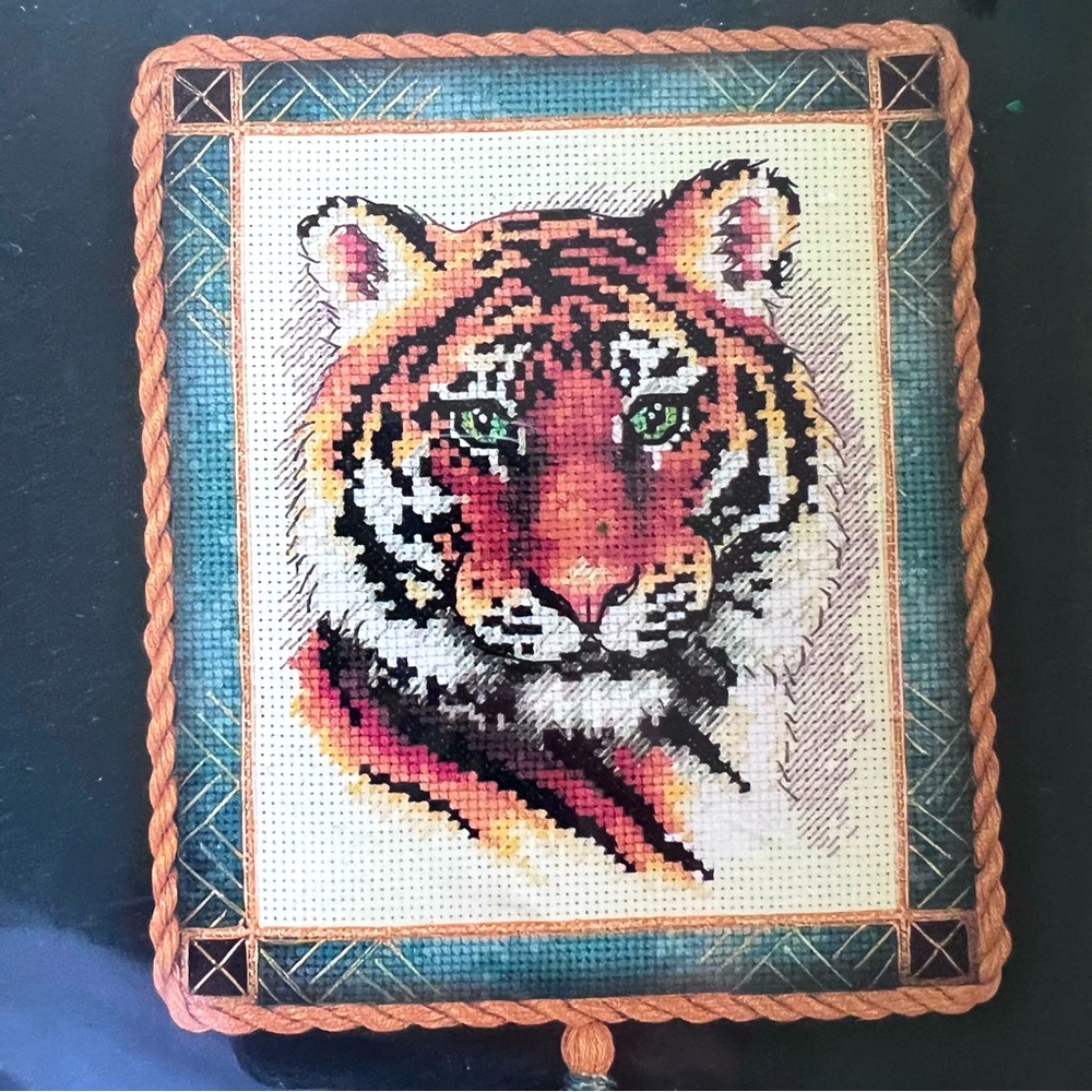 Dimensions Gold Nugget Dramatic Tiger Portrait Counted Cress Stitch #35060